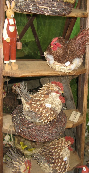 Dekorativ: Osterhase und Hühner
